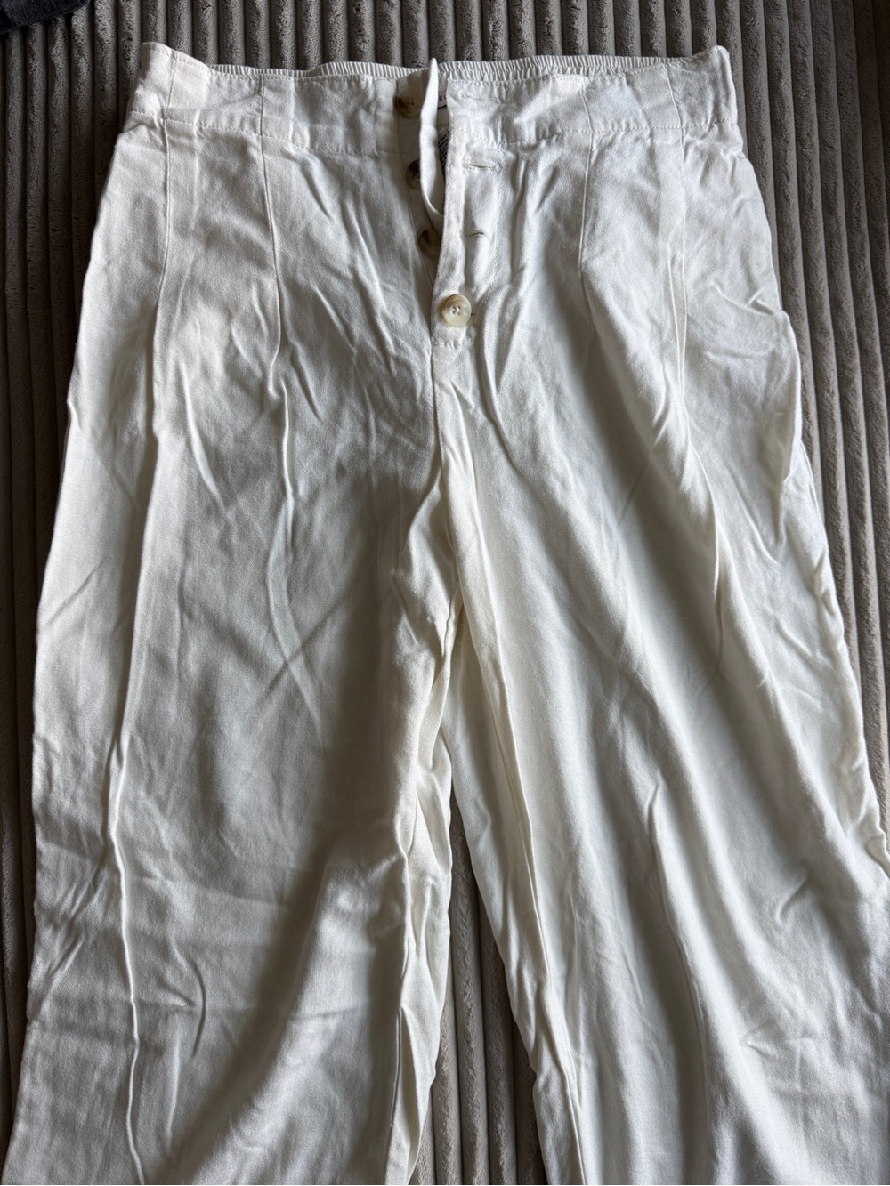 Relaxed White Pants - Picture 3 of 3